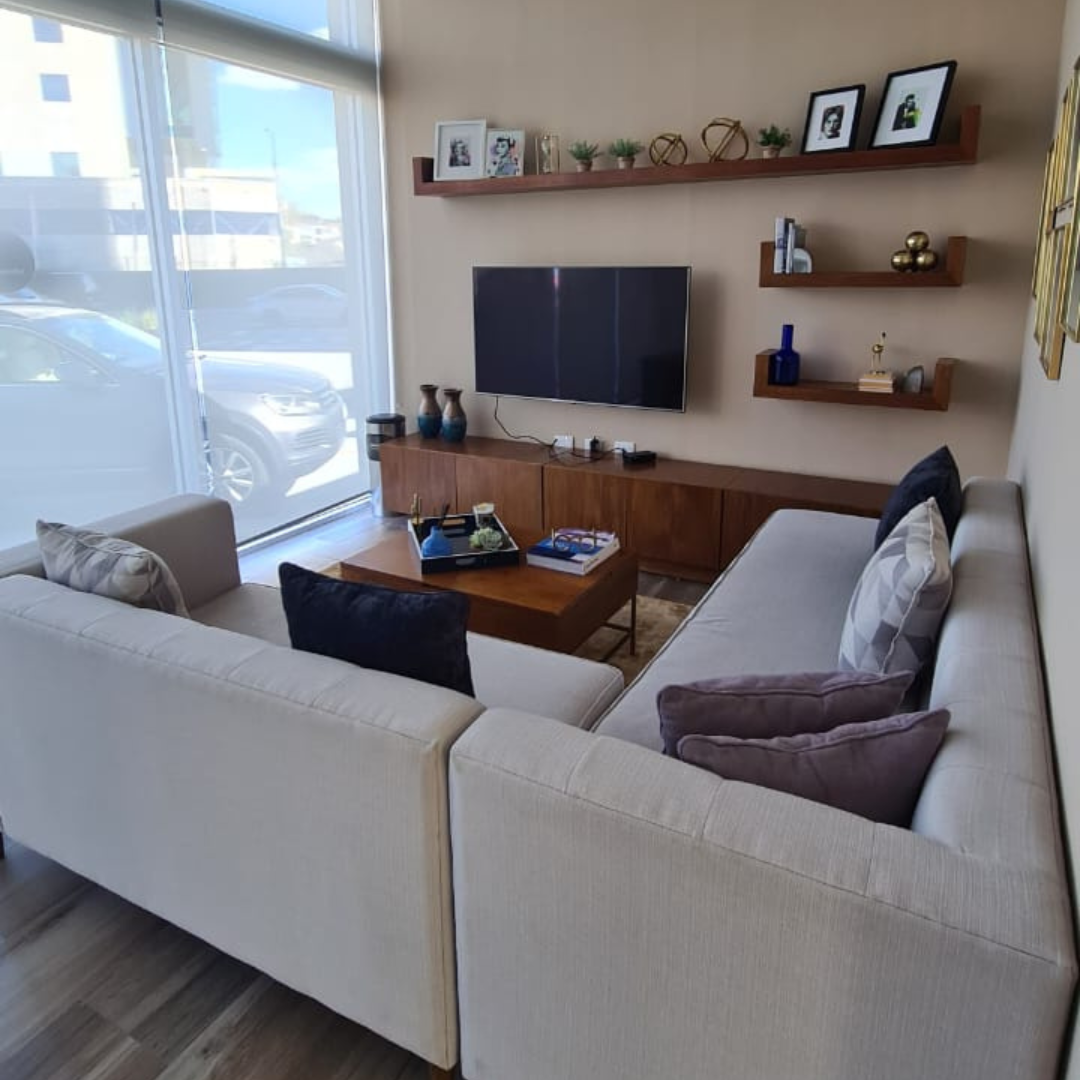 Departamento en venta o renta en Querétaro con amenidades sociales y deportivas, incluye tres áreas sociales.