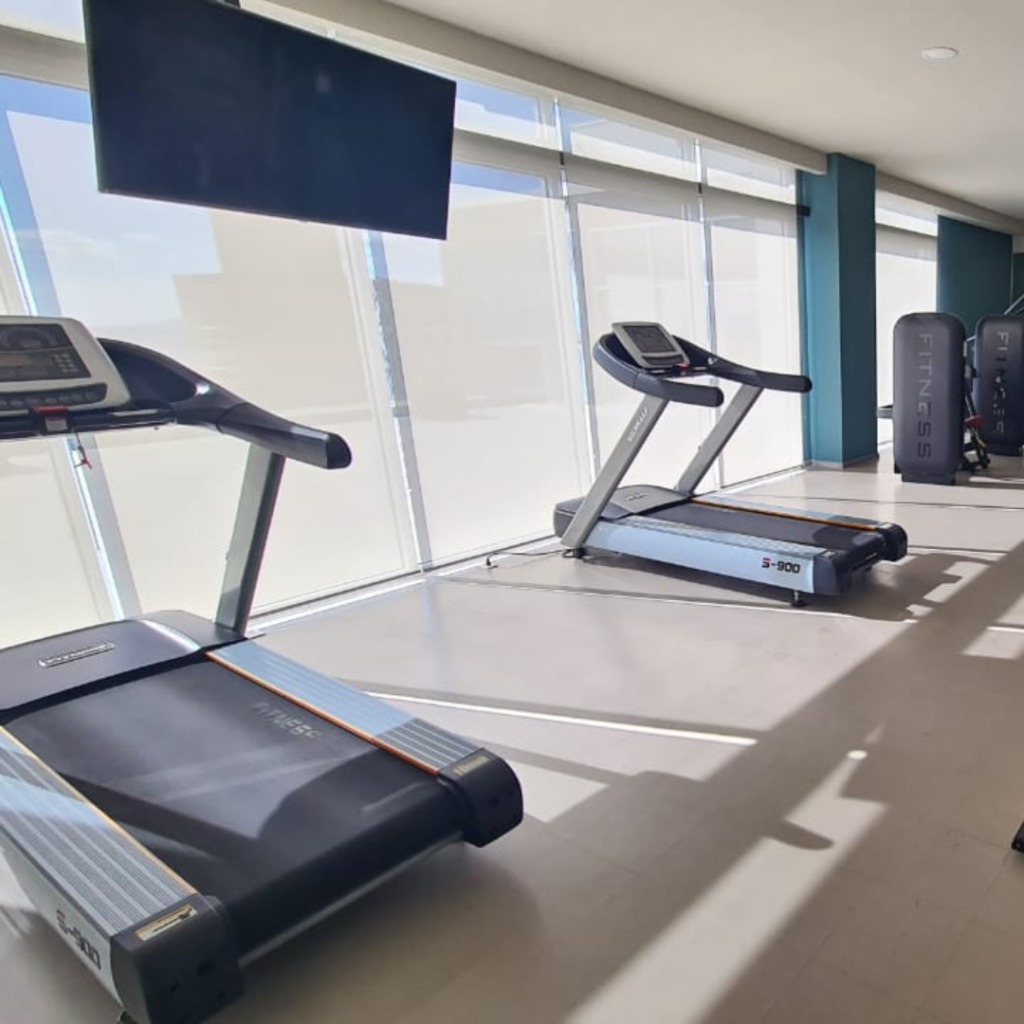 Departamento en venta o renta en Querétaro con amenidades sociales y deportivas, incluye gimnasio.