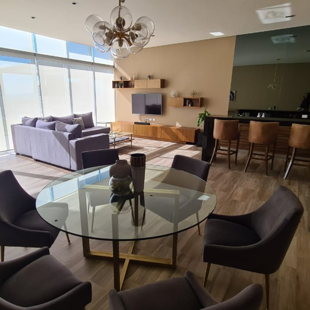 Departamento en venta o renta en Querétaro con amenidades sociales y deportivas, incluye tres áreas sociales.