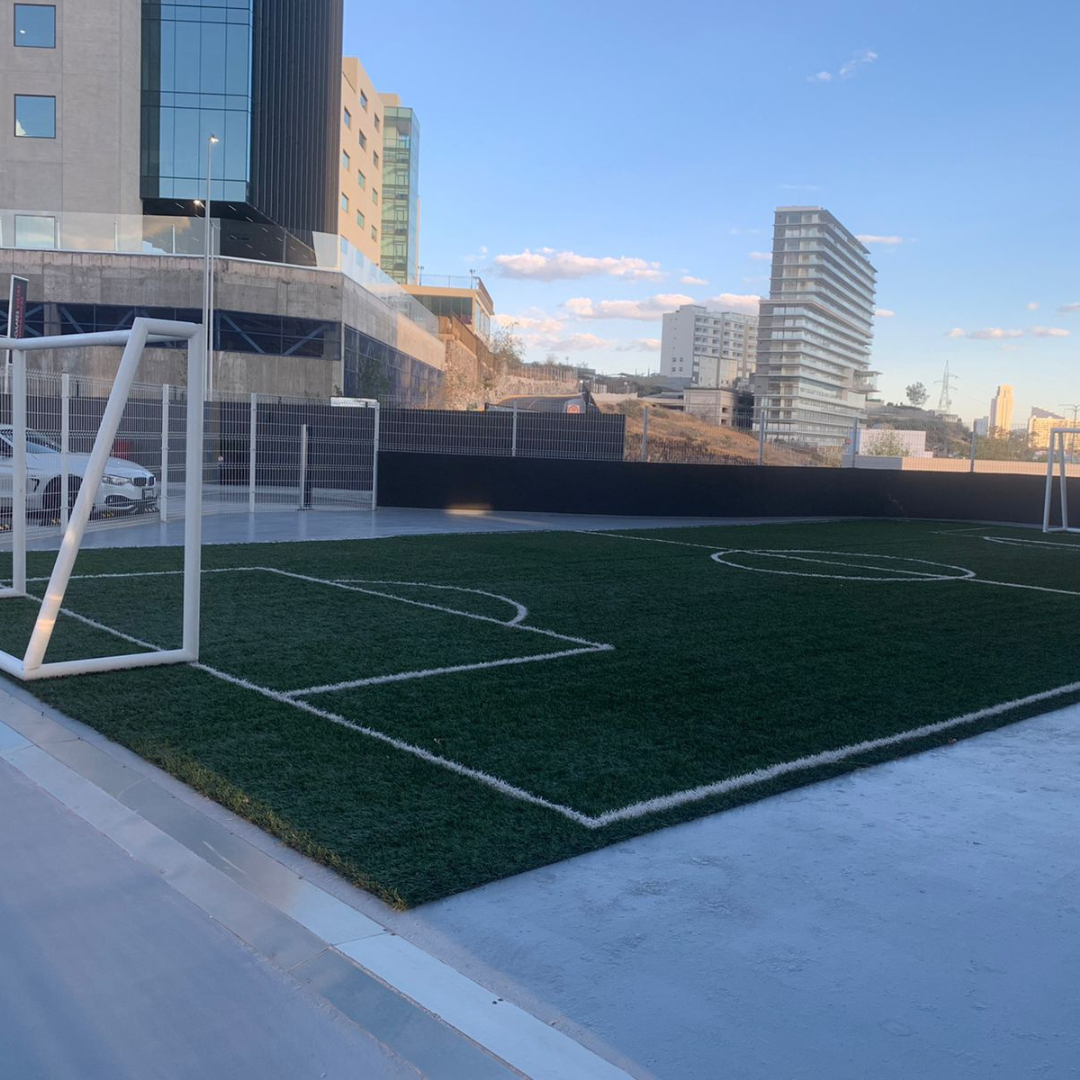 Departamento en venta o renta en Querétaro con amenidades sociales y deportivas, incluye cancha de fútbol.