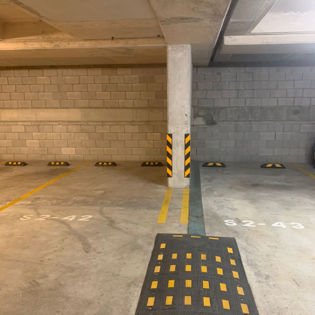 Departamento en venta o renta en Querétaro de 2 recámaras con 2.5 baños con 2 cajones de estacionamiento.