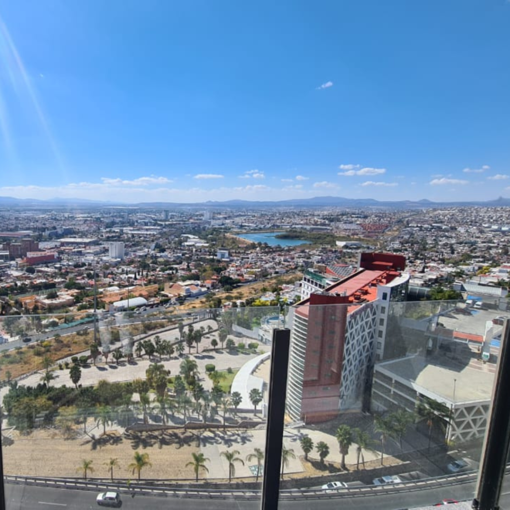 Departamento en venta o renta en Querétarode 2 recámaras con 2.5 baños con vistas increíbles a la ciudad