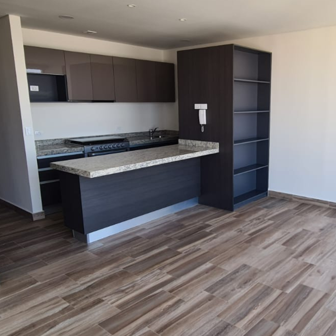 Departamento en venta o renta en Querétaro de 2 recámaras con 2.5 baños. Cocina integral con barra desayunadora.